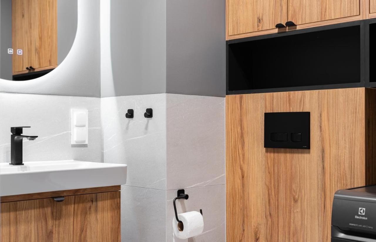 Finezja Apartment With Private Parking Torun Bagian luar foto
